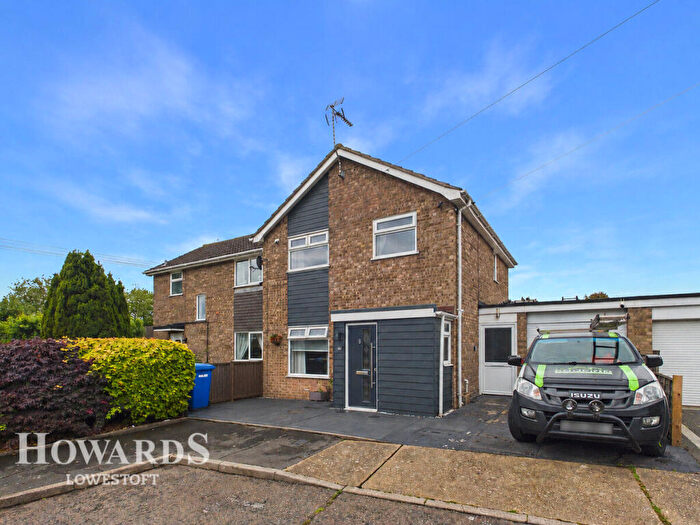 3 Bedroom Semi-Detached House For Sale In Grampian Way, Lowestoft, NR32