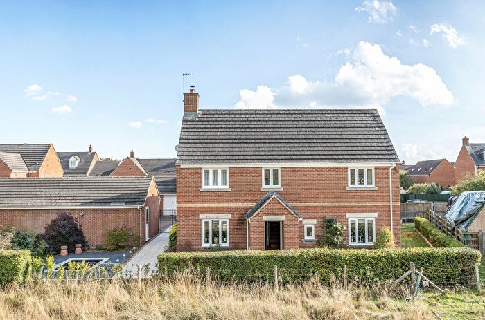 5 Bedroom Detached House For Sale In Southwold Close, Oakhurst, Swindon, SN25