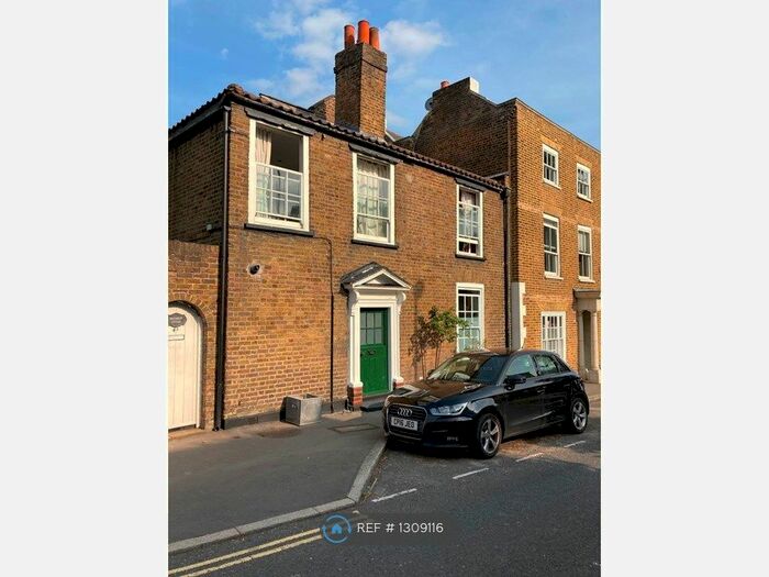 2 Bedroom End Of Terrace House To Rent In Green Street, Sunbury-On-Thames TW16