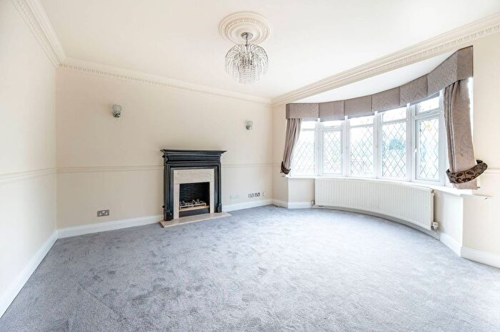 5 Bedroom Detached House To Rent In Chingford, Chingford, London, E4
