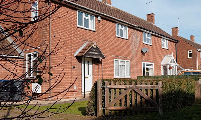 3 Bedroom Semi-Detached House For Sale In Daventry Road, Staverton, NN11