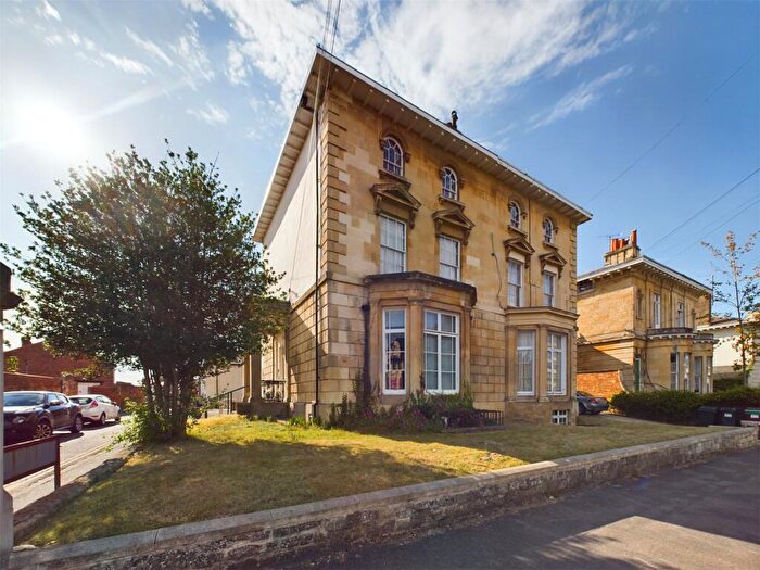 4 Bedroom Semi Detached House For Sale In Eldon Road, Reading, Berkshire, RG1