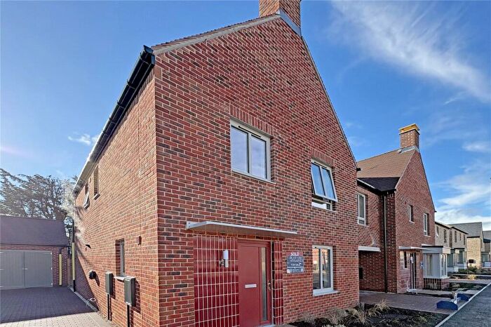 4 Bedroom Link Detached House For Sale In Darwin Green, Cambridge, CB3