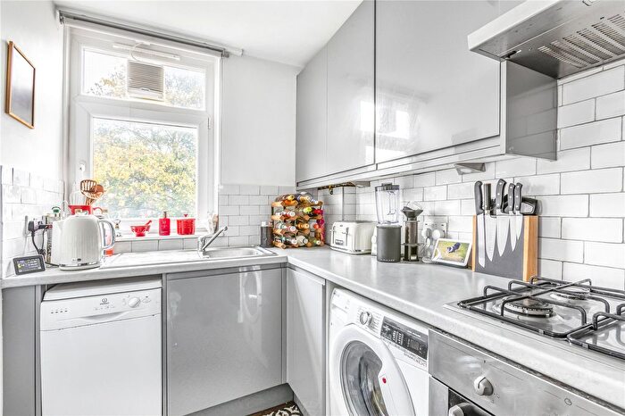 1 Bedroom Flat To Rent In Hunter Close, London, SW12