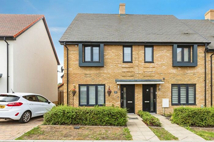 2 Bedroom End Terrace House For Sale In Autumn Drive, Kingsnorth, Ashford, TN25