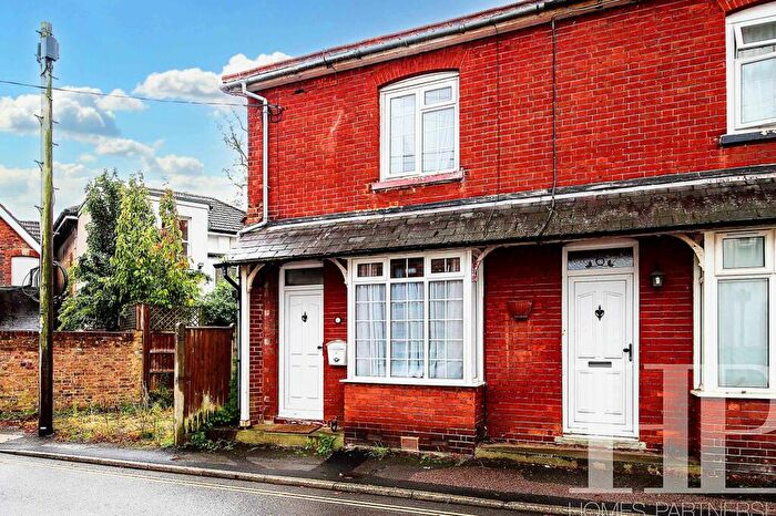 2 Bedroom End Of Terrace House To Rent In New Street, Crawley, RH10
