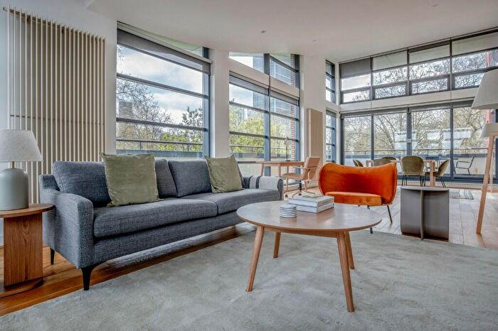 3 Bedroom Apartment To Rent In City Road, London, EC1Y