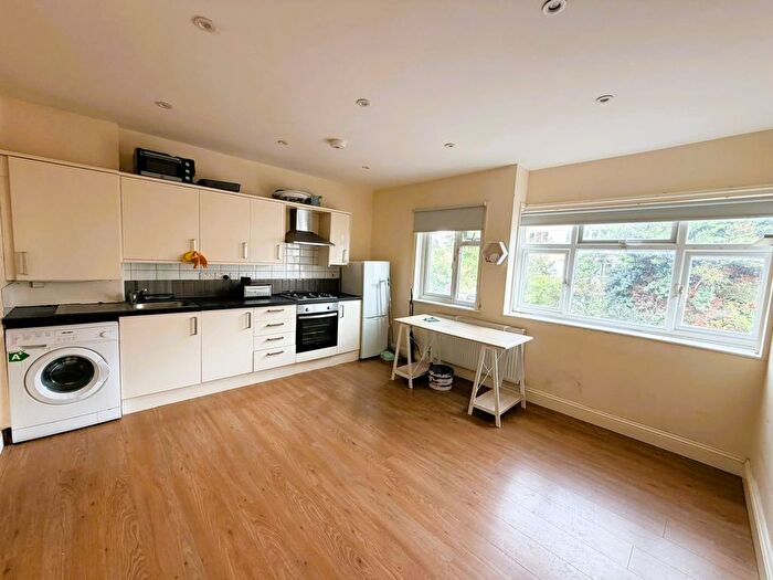 2 Bedroom Flat To Rent In Bathurst Walk, Iver, SL0