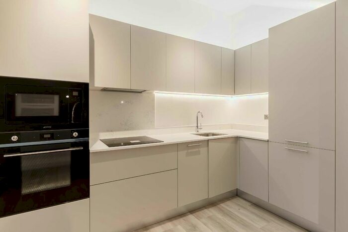 3 Bedroom Flat To Rent In East Road, London, SW19