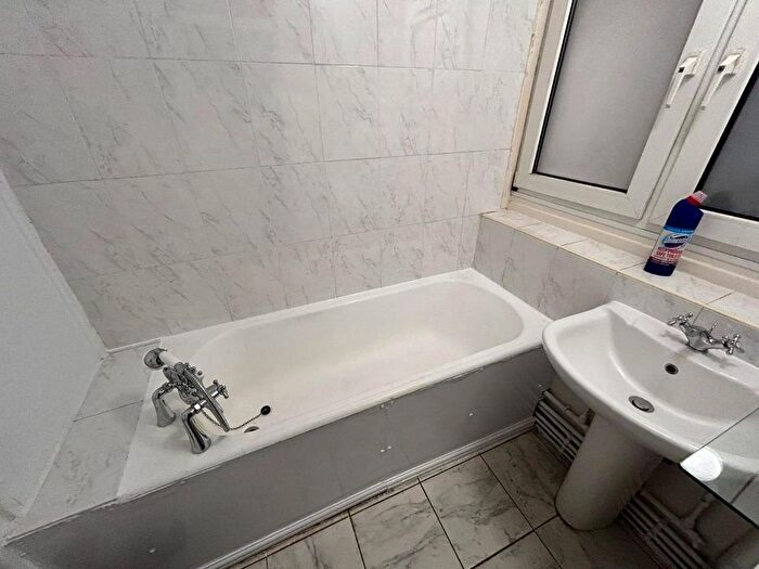 Studio To Rent In Fife Terrace, London, N1