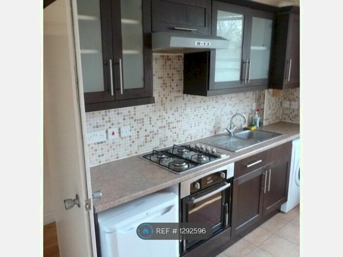 1 Bedroom Flat To Rent In Glengall Road, London SE15