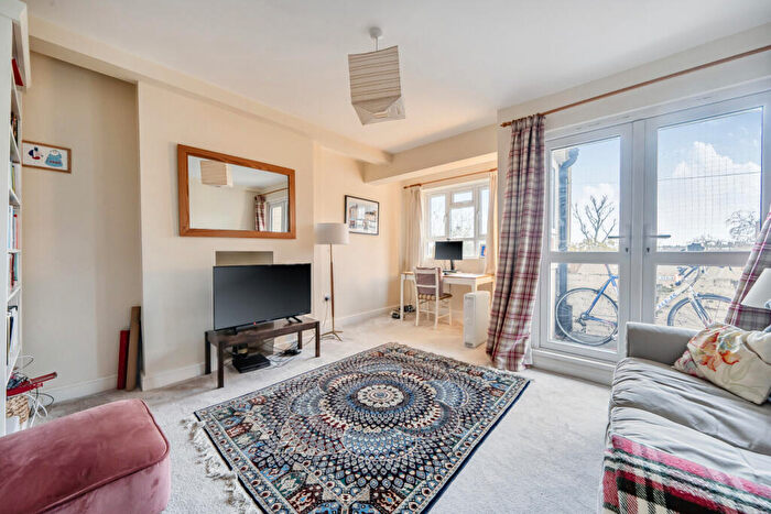 2 Bedroom Flat For Sale In Nunhead Lane, Peckham Rye, London, SE15