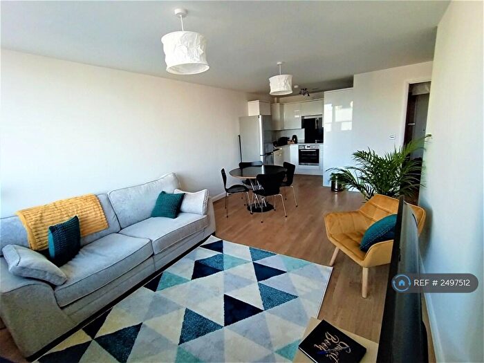 3 Bedroom Flat To Rent In Dean Street, Bristol, BS2