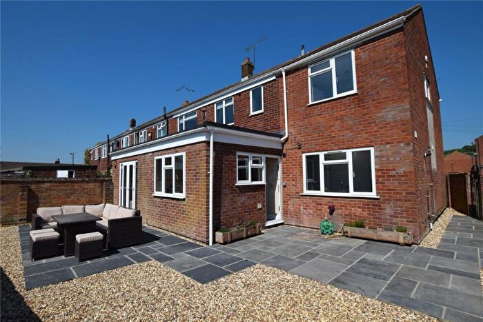 6 Bedroom House To Rent In Manor Road, Alton, Hampshire, GU34