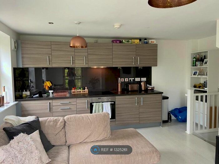 2 Bedroom End Of Terrace House To Rent In Holts Crest Way, Leeds LS12