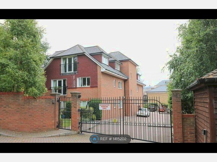 2 Bedroom Flat To Rent In Culverden Park, Tunbridge Wells, TN4