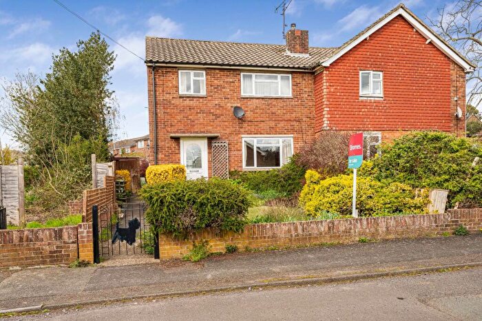 3 Bedroom Semi Detached House For Sale In Manor Road, Alton, Hampshire, GU34
