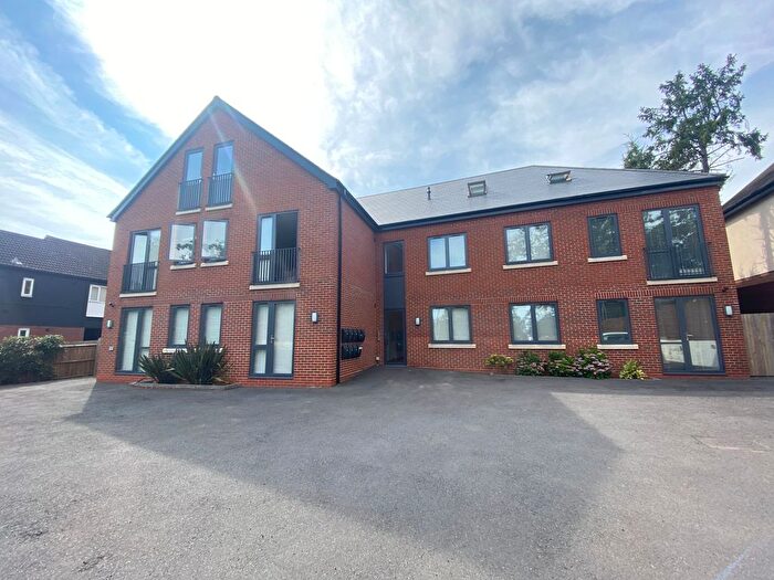 2 Bedroom Flat To Rent In Swakeleys Road, Ickenham, UB10