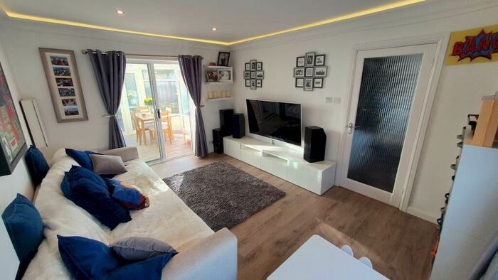 2 Bedroom Semi-Detached House For Sale In Ashmore Road, Reading, RG2