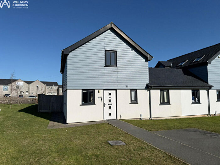 3 Bedroom Link Detached House For Sale In Parc Delfryn, Brynteg, Anglesey, LL78