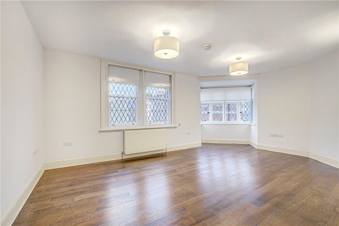 3 Bedroom Flat To Rent In Queen Anne Street, London, W1G