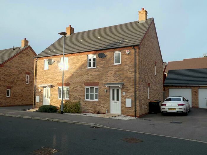 3 Bedroom Semi-Detached House To Rent In Flamville Road, Bedford, MK41