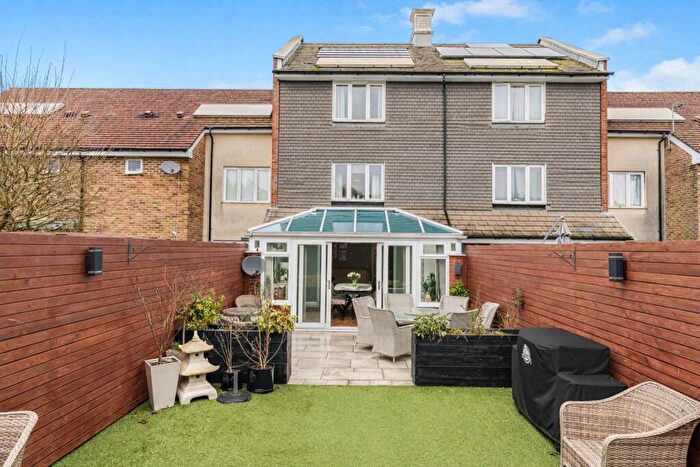 4 Bedroom Town House For Sale In Rowlands Square, Petersfield, GU32