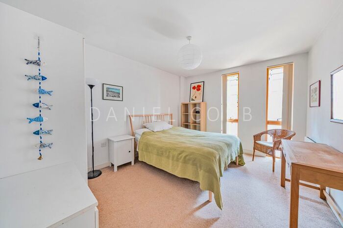 2 Bedroom Flat For Sale In Crampton Street, London, SE17