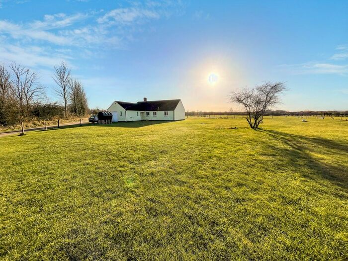 3 Bedroom Bungalow For Sale In Chapel Farm, Blunsdon, Wiltshire, SN26