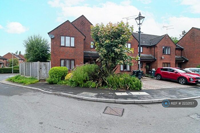 2 Bedroom Flat To Rent In Sheppards Field, Wimborne, BH21