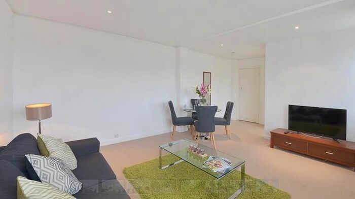 2 Bedroom Flat To Rent In Hill Street, London, W1J
