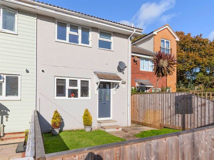 3 Bedroom Semi-Detached House To Rent In Latimer Road, St. Helens, Ryde, PO33