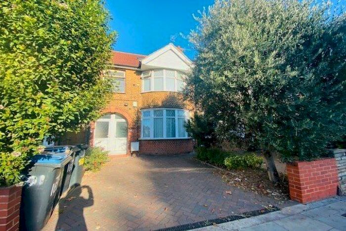 3 Bedroom Flat To Rent In Southbury Road, Enfield EN1