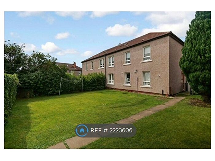 3 Bedroom Flat To Rent In Lochwood Street, Glasgow, G33