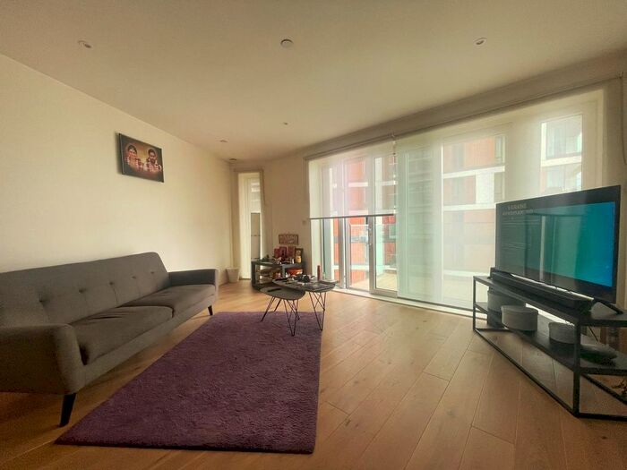 2 Bedroom Flat To Rent In Deveraux House, Duke Of Wellington Avenue, Woolwich, London, SE18