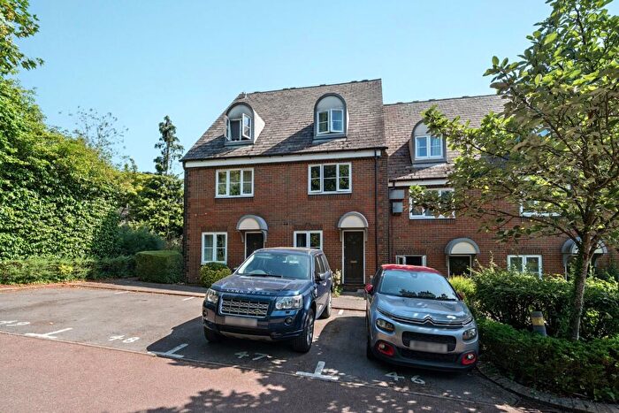 2 Bedroom Flat To Rent In Waterside Court, Alton, Hampshire, GU34