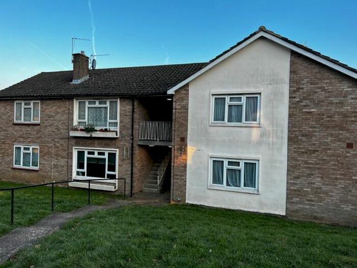 2 Bedroom Flat To Rent In Coppetts Road, London, N10