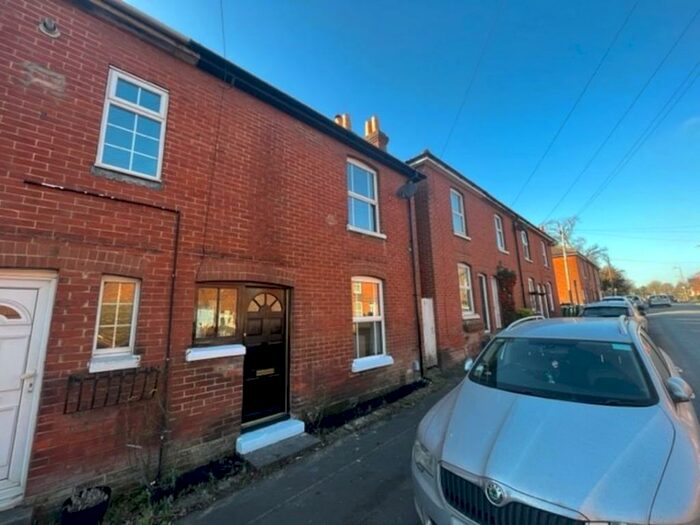 2 Bedroom Cottage To Rent In Wickham Road, PO16