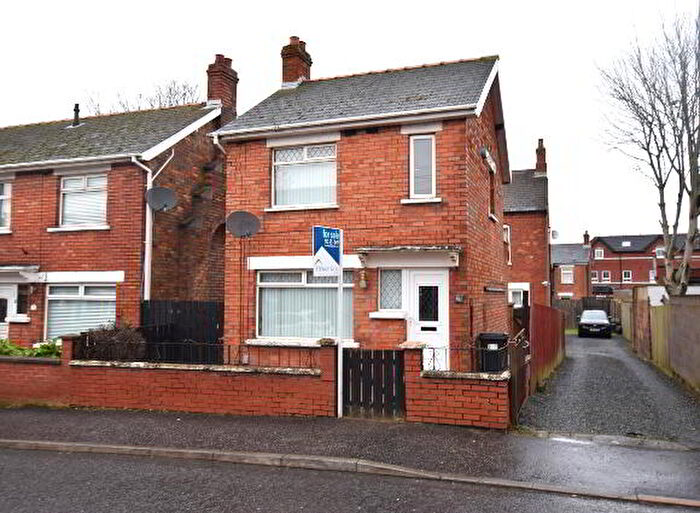 2 Bedroom Detached House For Sale In Parkgate Avenue, Belfast, BT4
