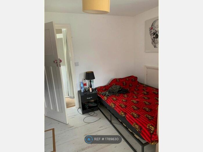 1 Bedroom Studio To Rent In York Avenue, Hove, BN3