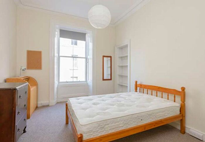 4 Bedroom Flat To Rent In South Oxford Street, Edinburgh, EH8