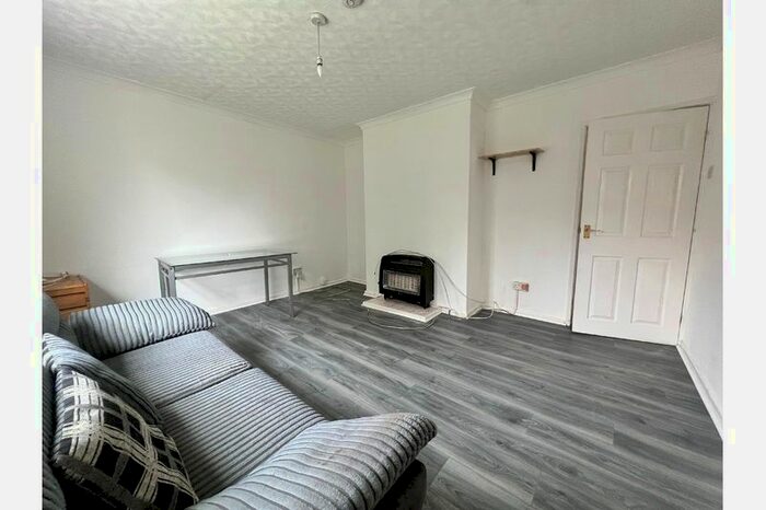 2 Bedroom Flat To Rent In Colebrook Road, Shirley, Solihull, B90