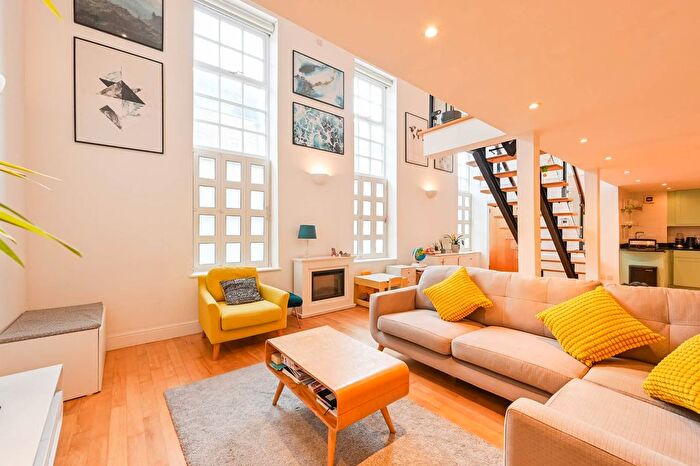 2 Bedroom Flat For Sale In Hanover Place, Mile End, London, E3