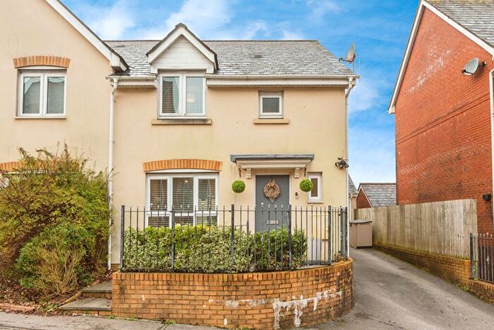 3 Bedroom Semi Detached House For Sale In Llwyn Teg, Swansea, West Glamorgan, SA5