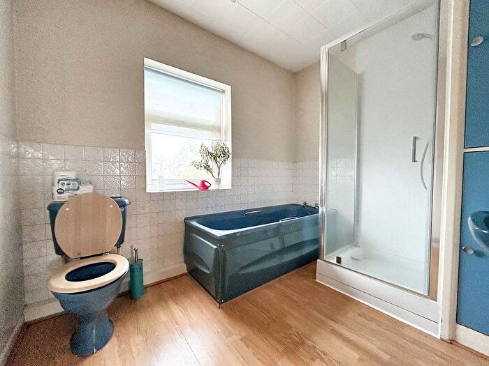 3 Bedroom Semi-Detached House For Sale In Whinfield Road, Dibden Purlieu, SO45