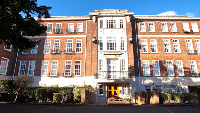 2 Bedroom Flat To Rent In Cannon Hill, Southgate, N14