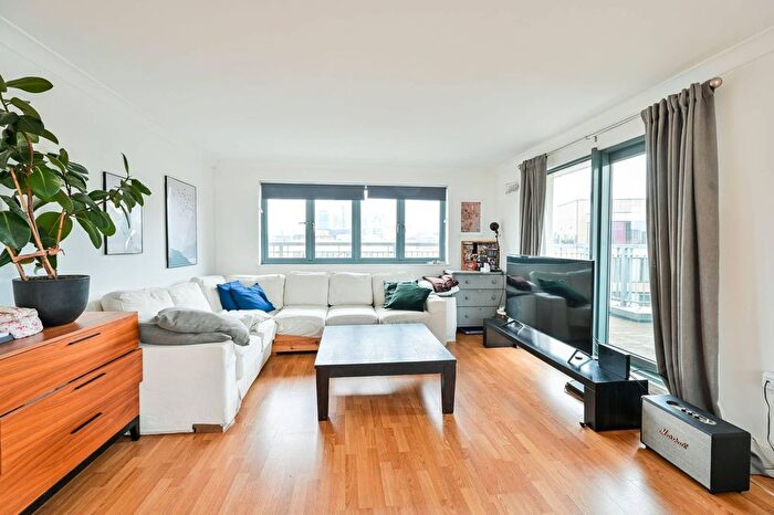 3 Bedroom Flat To Rent In Bell Yard Mews, London Bridge, London, SE1