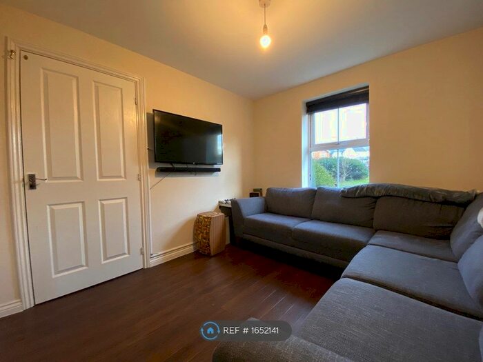 4 Bedroom End Of Terrace House To Rent In Solihull, Solihull, B91