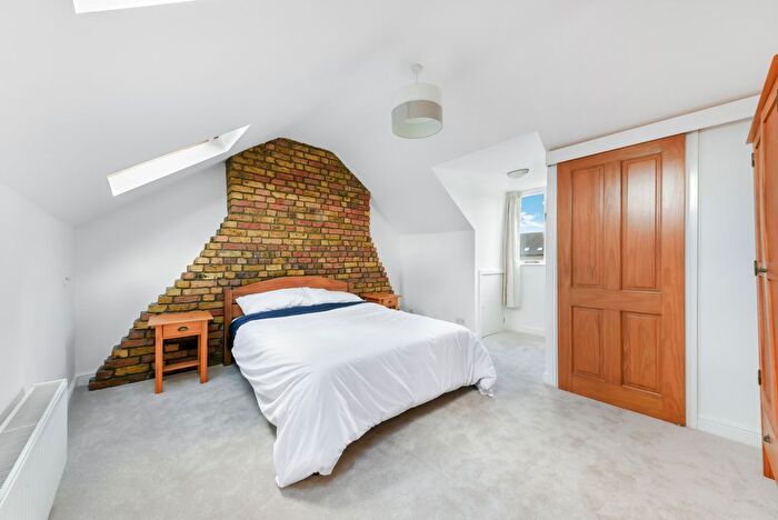 2 Bedroom Flat For Sale In Russell Road, London, SW19