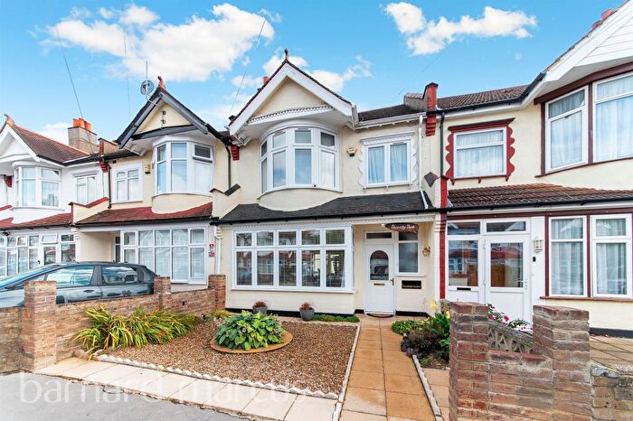 3 Bedroom Terraced House For Sale In Wharfedale Gardens, Thornton Heath, CR7